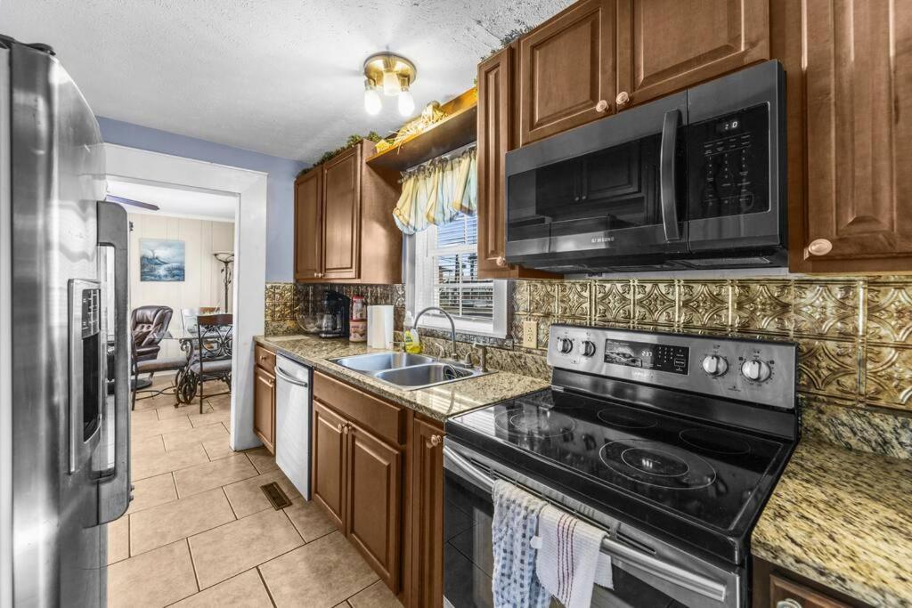 Dazzling Centrally Located Ocean View W 2 Kings, Huge Private Yard, 2 Decks, Firepit, Bbq Мертл-Біч Екстер'єр фото