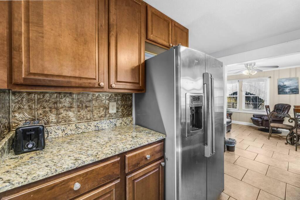 Dazzling Centrally Located Ocean View W 2 Kings, Huge Private Yard, 2 Decks, Firepit, Bbq Мертл-Біч Екстер'єр фото
