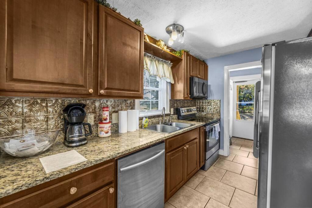 Dazzling Centrally Located Ocean View W 2 Kings, Huge Private Yard, 2 Decks, Firepit, Bbq Мертл-Біч Екстер'єр фото